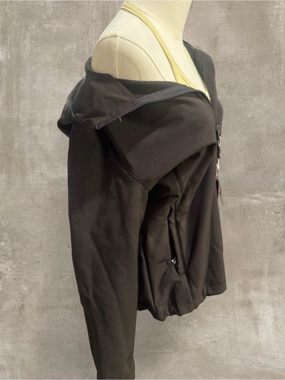 Outdoor Ventures Women's Softshell Jacket - Picture 3 of 8